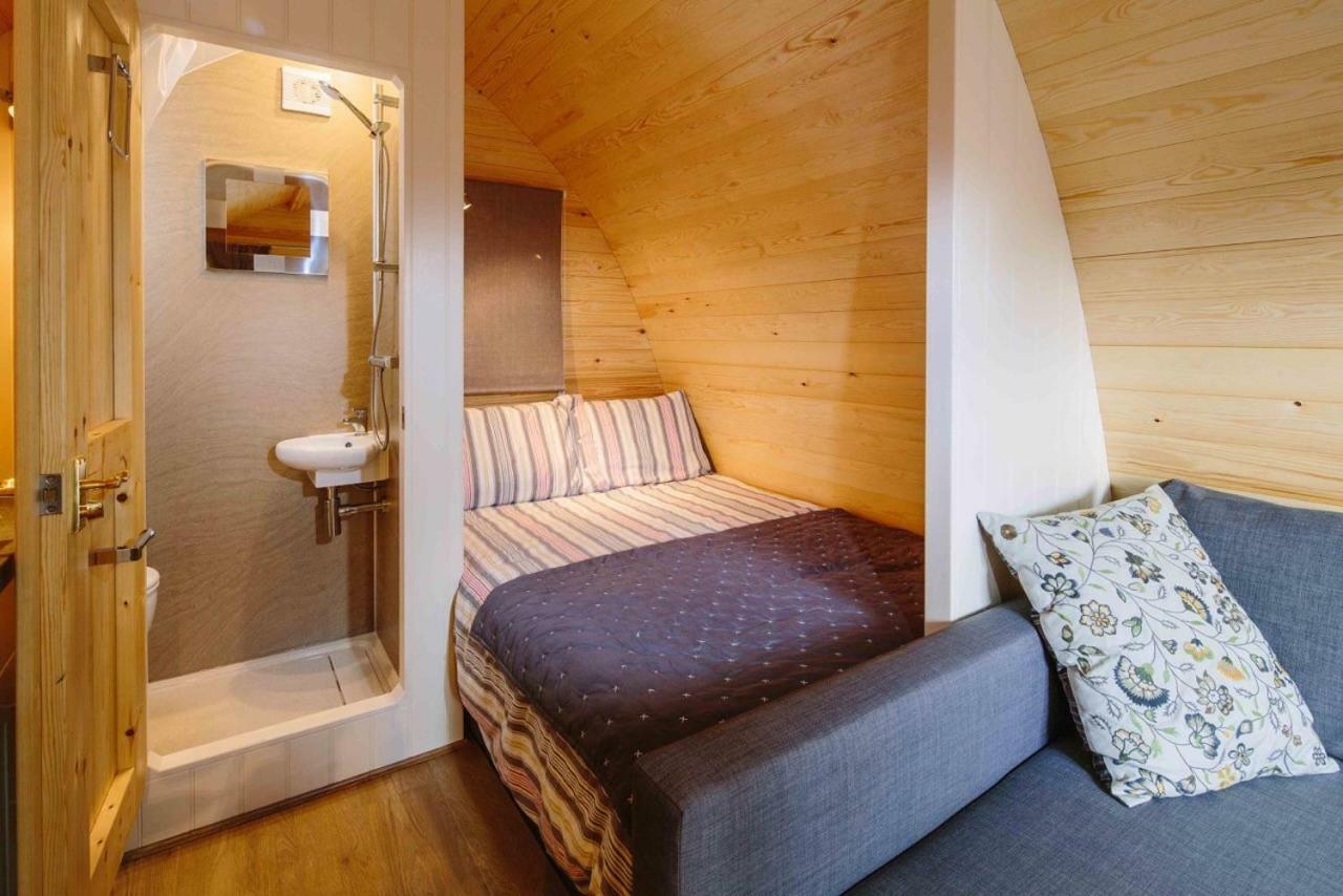 Buttercup Glamping Pod Hotel Челтнъм Екстериор снимка