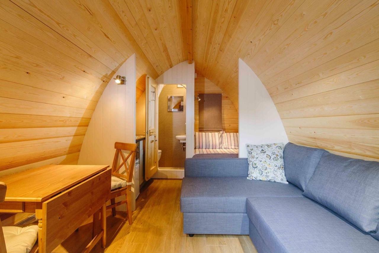 Buttercup Glamping Pod Hotel Челтнъм Екстериор снимка