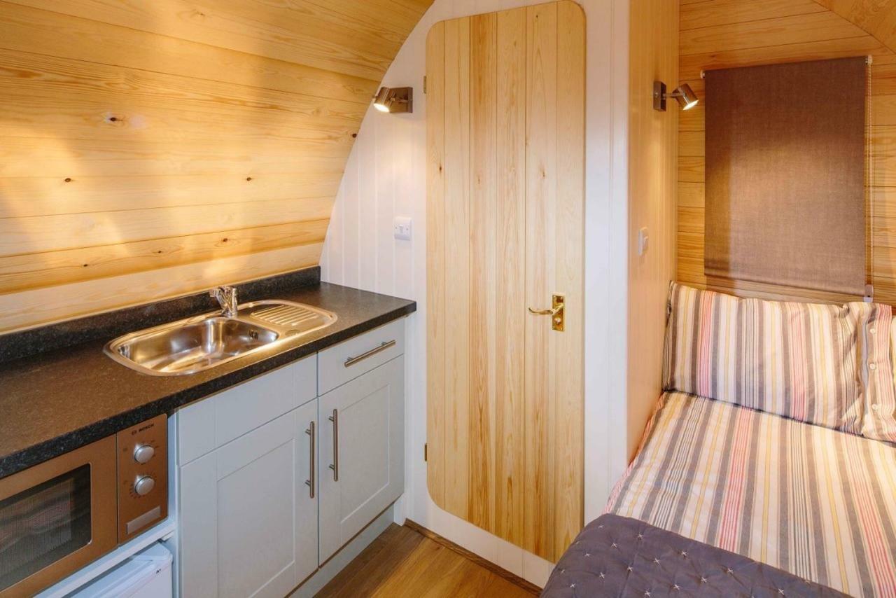 Buttercup Glamping Pod Hotel Челтнъм Екстериор снимка