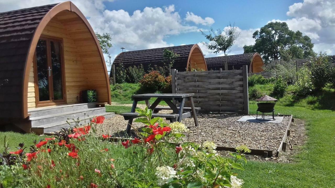 Buttercup Glamping Pod Hotel Челтнъм Екстериор снимка